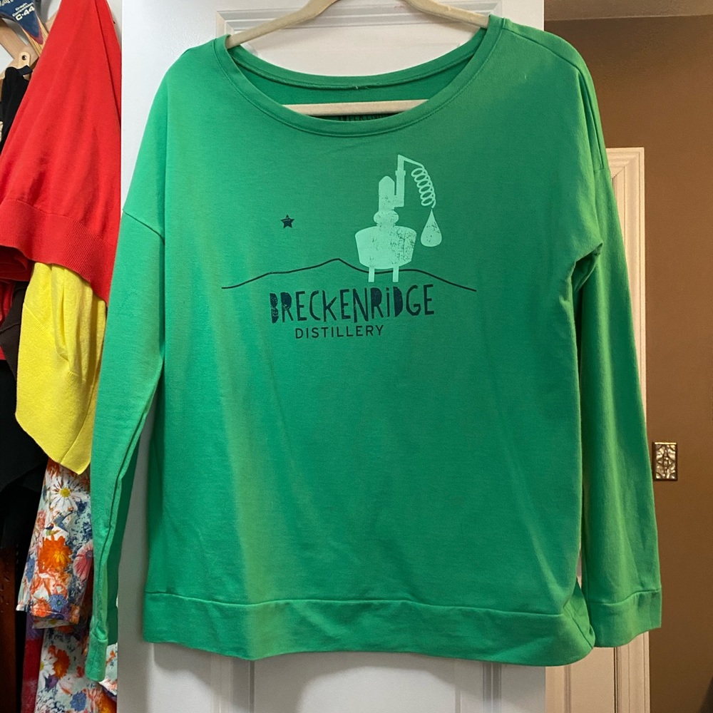 Soft bright green Breckenridge distillery top. Perfect for St Patricks Day! ☘️